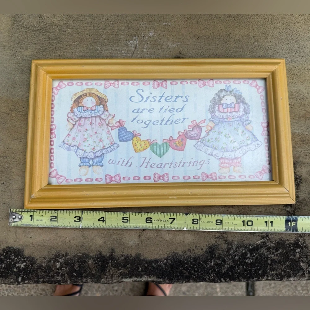 Vintage “Sisters are tied together with heartstrings” wall hanging decor